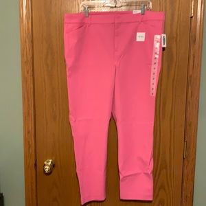 Old Navy Pixie High Rise Capri Pants. Pink with pockets. Sz 18